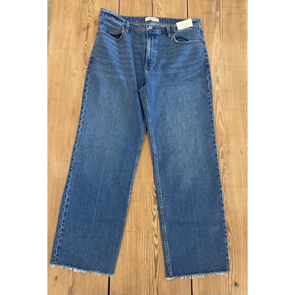 Abercrombie & Fitch The 90s Relaxed Jean 33/16 High‎ Rise Raw Hem